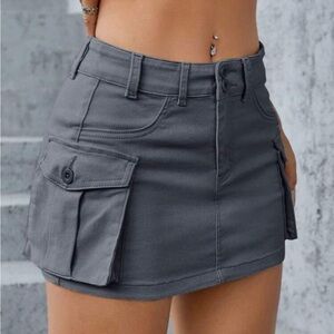 Chic Gray Mini Skirt with Pockets